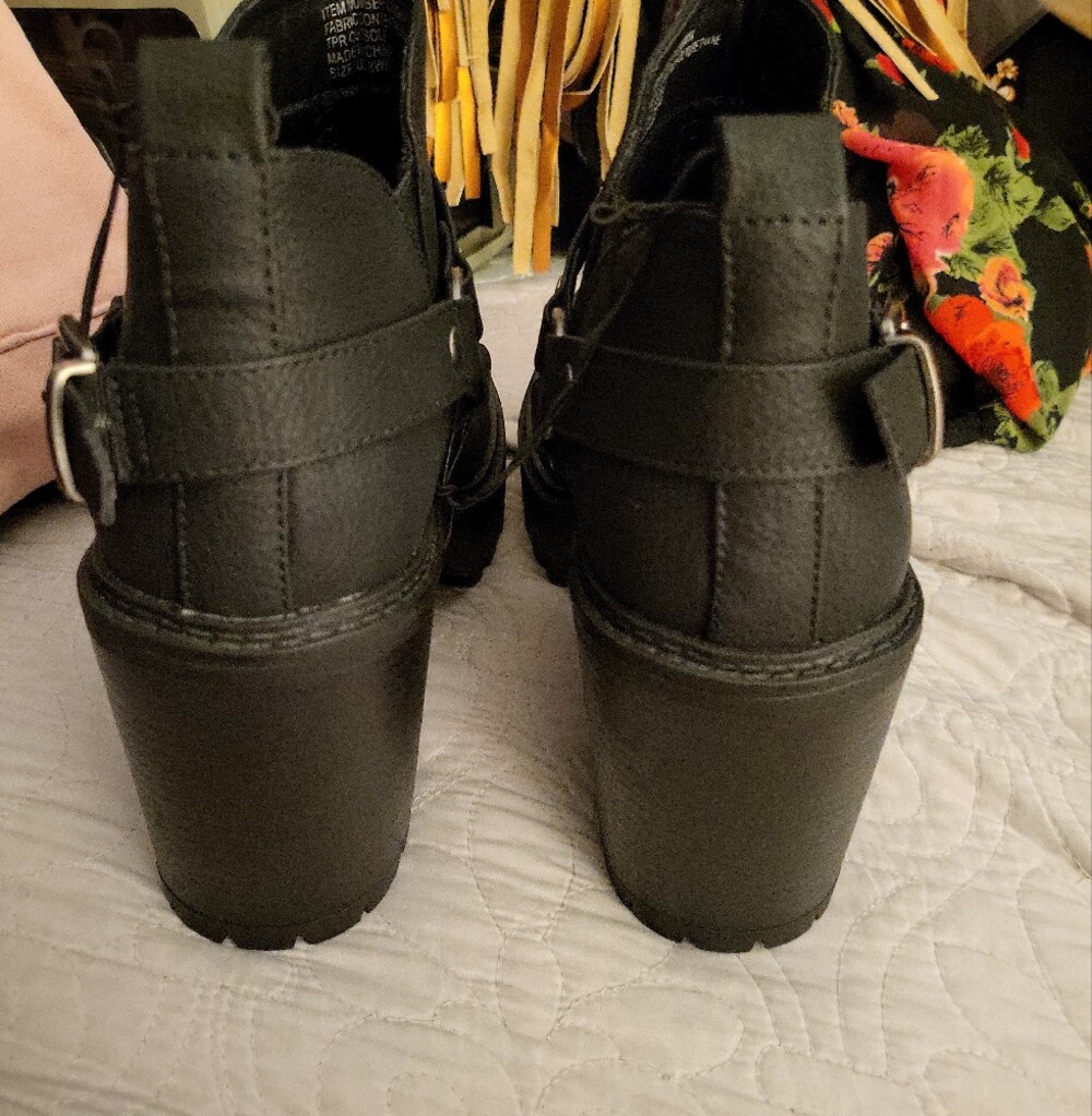 NWOT 8WW TORRID Black Platform Lug-Heel Ankle Boot - Picture 7 of 9